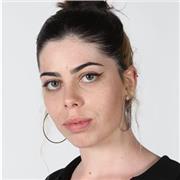 Graduada en Bellas Artes, con un Máster en gráfica contemporánea, ofrece clases de dibujo y nuevas tecnologías a domicilio.